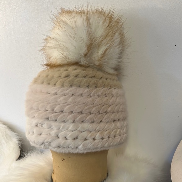 Jocelyn Colorblock Faux Fur Pineapple Hat! - Picture 1 of 7